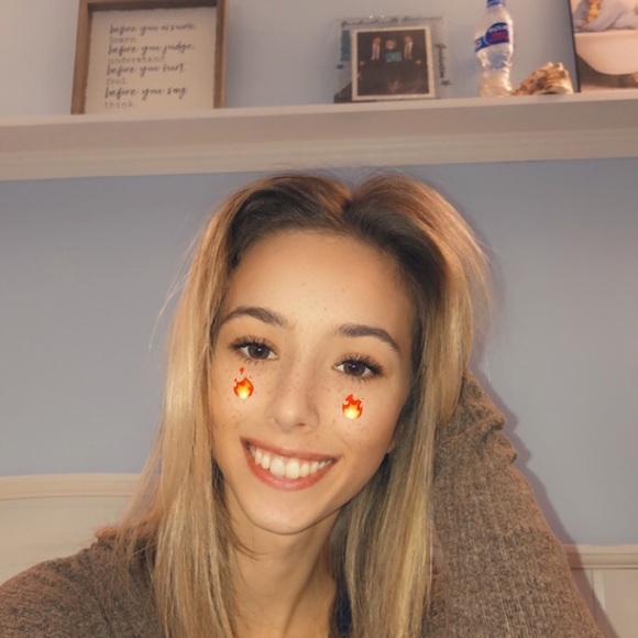 Meet your Posher, Corynn - Picture 1 of 1